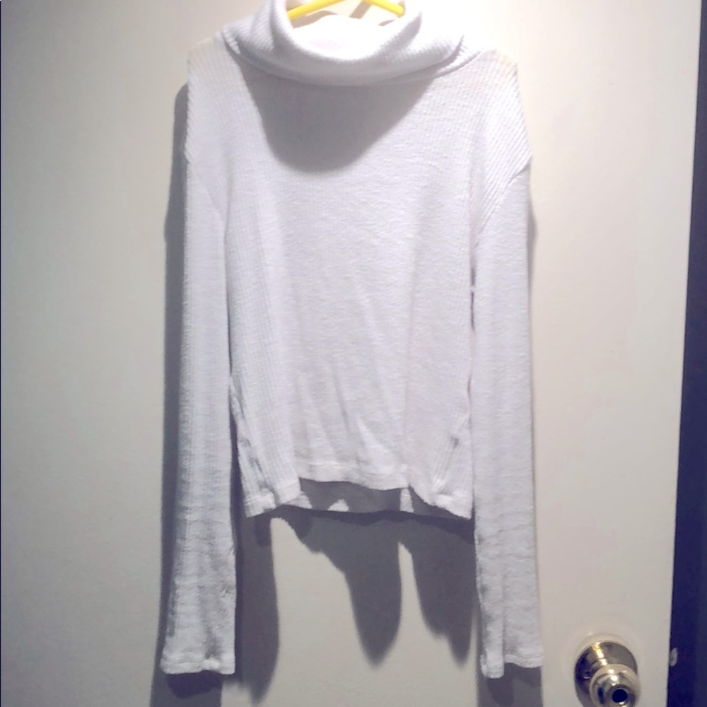 Crop white turtleneck
